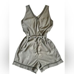 Anthropologie Cloth & Stone Olive Green  Romper size S
